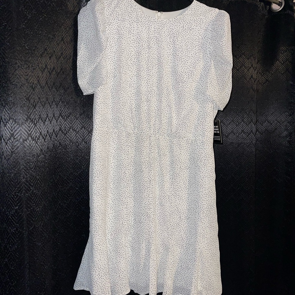 Elegant White Puff Sleeve Dress - Picture 3 of 4